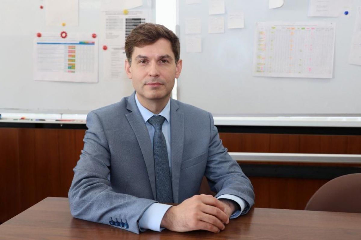 Владимирский калужанин Авдеев нашел себе нового зама вместо прежнего находящегося в СИЗО kaluganews ru fn 1720713 html Губернатор Владимирской области Александр Авдеев назначил себе нового заместителя Новым врио заместителя губернатора курирующим экономический блок стал министр экономразвития региона Денис Синявский Прислать новость Подписаться