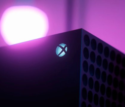 Разработка новой Xbox идет полным ходом релиз ожидается в 2027 году глава AMD Генеральный директор AMD Лиза Су в рамках последнего финансового отчета сообщила что Microsoft продолжает разрабатывать игровую консоль следующего поколения В приставке будет использован полузаказной процессор AMD Выход устройства ожидается в 2027 году