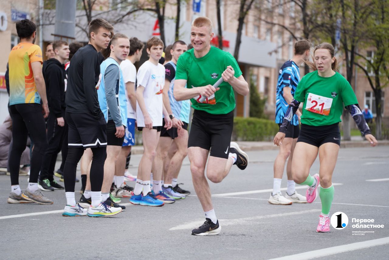 Молния! Бронзового бегуна в городской легкоатлетической эстафете завоевала команда «Сова», основу которой составили студенты ЮУрГППУ. Второе место заняли студенты УралГУФК, замкнули тройку призёров легкоатлеты ЮУрГУ. Впереди еще заезд на лыжероллерах и церемония награждения. / Прислать новость