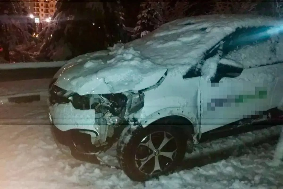 Иномарка сбила насмерть туриста в горах Сочи Авария произошла в ночь на 13 декабря в Эстосадке 35 летний водитель автомобиля каршеринга Рено сбил пешехода 21 летнего приезжего который переходил проезжую часть в неустановленном месте От полученных травм молодой человек скончался на месте до приезда бригады скорой помощи Кубанские Новости Мы в MAX