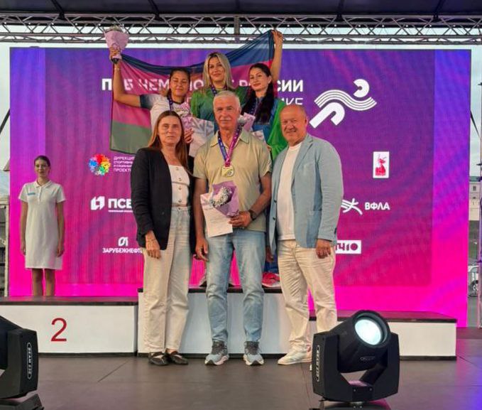 #НР_спорт  Спортсмены Краснодара и Кропоткина принесли Кубани серебро Чемпионата России по лёгкой атлетике  В Казани завершился чемпионат России по лёгкой атлетике, где соревновались более 700 спортсменов из 70 регионов. Среди 58 легкоатлетов Краснодарского края особенно отличились представители Краснодара и Кропоткина.  Они завоевали 18 медалей: 8 золотых, 4 серебряные и 6 бронзовых. Выдающиеся результаты были показаны в метании диска и копья, толкании ядра, эстафетах 4х100 и 4х400 метров, беге с препятствиями на 3000 метров, десятиборье, семиборье, беге на 400 метров, прыжке с шестом, беге с барьерами на 100 метров и тройном прыжке.  Благодаря их достижениям, сборная Краснодарского края заняла второе почётное место на пьедестале.    kubansport