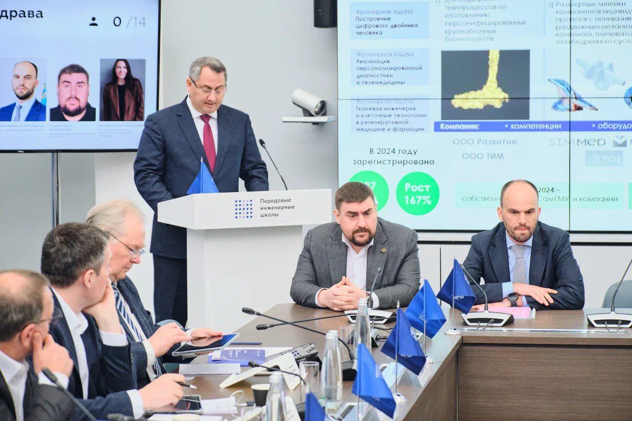 Два университета из Самары представили результаты работы Передовых инженерных школ В Москве на заседании Совета по рассмотрению вопросов и координации деятельности ПИШ под председательством главы Минобрнауки РФ Валерия Фалькова: Самарский университет им. Королёва представил результаты работы своей аэрокосмической школы СамГМУ – результаты работы медицинской инженерной школы. Сейчас в проекте "Передовые инженерные школы" участвуют 50 школ 3 - в нашем регионе . К 2030 году по поручению Президента Владимира Путина их количество должно быть увеличено до 100. Губернатор Вячеслав Федорищев уже подчеркивал, что ПИШ в Самарской области доказали свою эффективность, но еще имеют потенциал для улучшения своей работы. - Самарская область, как промышленный и индустриальный регион, очень заинтересован в инженерных кадрах, которые идут работать на наши крупнейшие промышленные предприятия аэрокосмической отрасли, автомобильной промышленности, а также развивают современную высокотехнологическую медицину. А как квалифицированный заказчик, мы заинтересованы в разработках, которые осуществляются в передовых инженерных школах, — подчеркнул вице-губернатор Самарской области Антон Емельяненко. — Три наших университета-участника проекта ПИШ играют ведущую роль в научно-технологическом развитии Самарской области. SOVAINFO Прислать новость Больше новостей - на sovainfo.ru