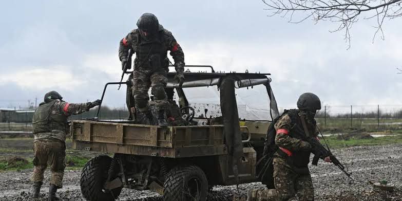 Бывших зэков дезертиров ждет 20 лет тюрьмы Проект закона о лишении свободы на 20 лет за дезертирство для освобожденных от наказания условно одобрен в первом чтении За уклонение от исполнения обязанностей военной службы путем симуляции болезни членовредительства или подлога документов для освобождения от военной службы предусмотрен срок от семи до 12 лет