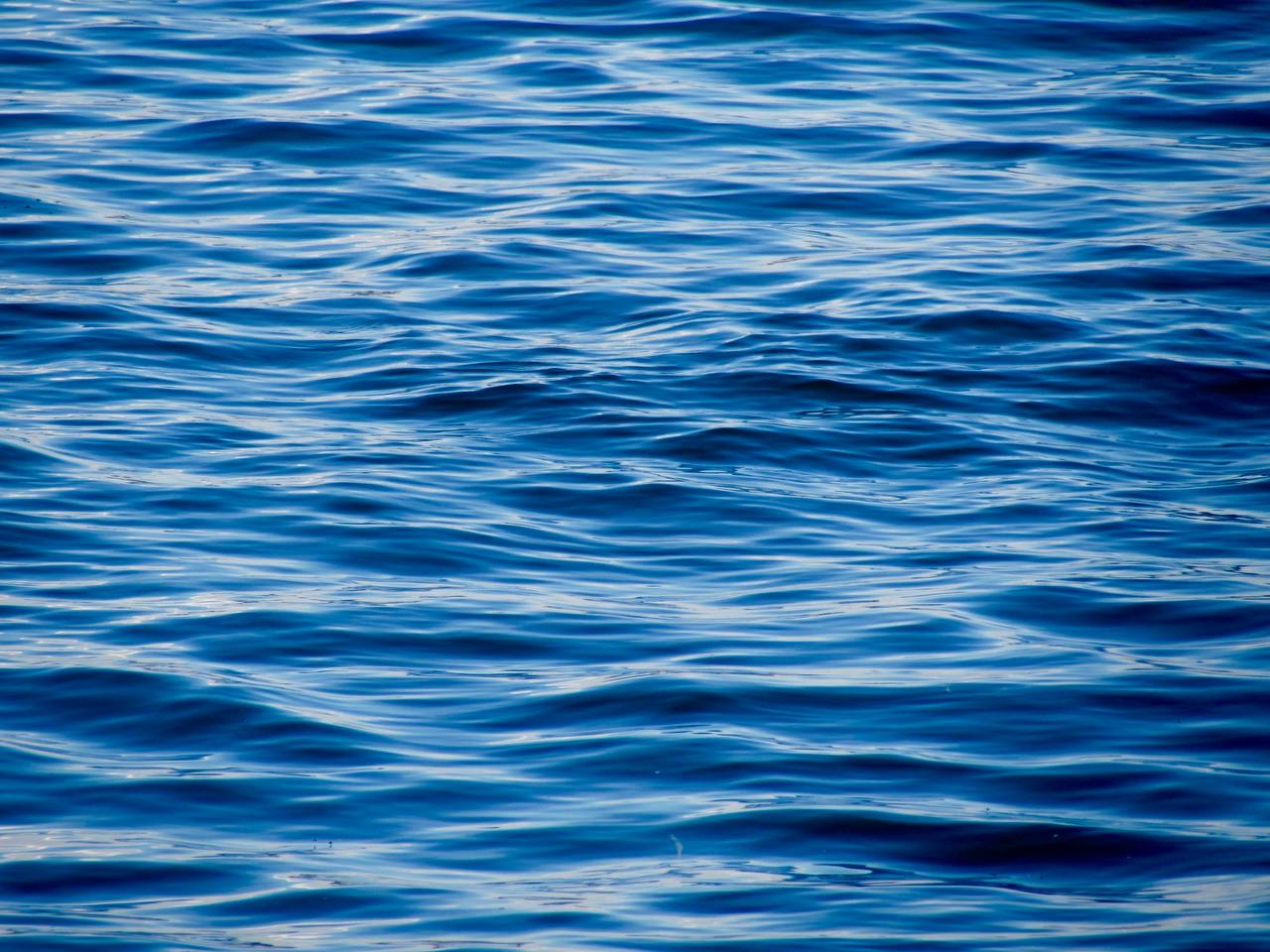 Уровень Каспийского моря может снизиться на 25 см к концу 2025 года Уровень воды в Каспийском море может снизиться до конца 2025 года на 25 см из за недостатка осадков в макрорегионе обмеление будет самым сильным за последние пять лет За последние 30 лет наибольшая высота Каспийского моря была отмечена в 1994 году затем уровень воды падал наибольшее падение случилось за последние 5 лет после 2020 года