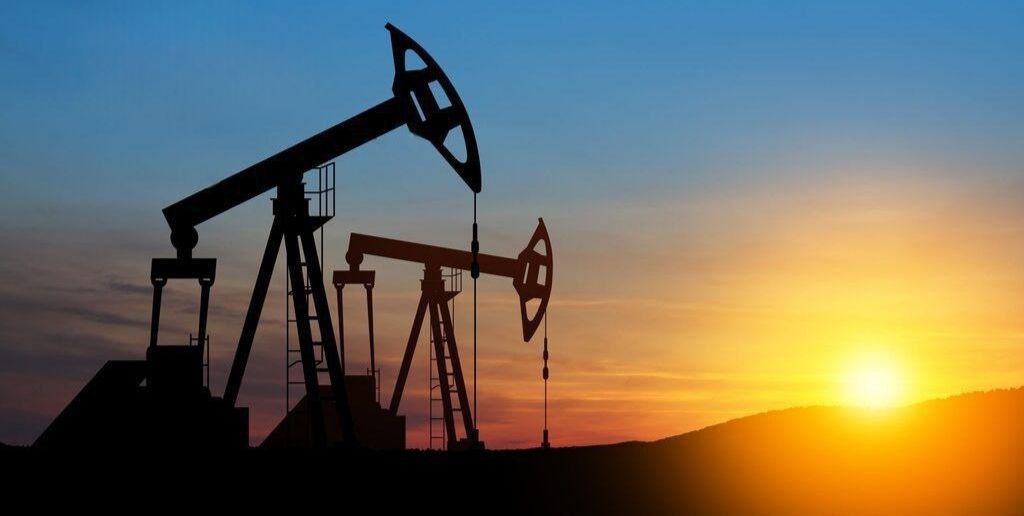 Объем добычи нефти в Казахстане вырос на 13 2 экспорта на 14 9 С января по сентябрь 2025 года Казахстан экспортировал 60 5 млн тонн нефти сообщил министр энергетики Ерлан Аккенженов Это на 7 85 млн тонн или на 14 9 больше чем за девять месяцев 2024 года За весь 2025 год планируют поставить за рубеж 70 5 млн тонн казахстанской нефти Также стало известно о том что в январе сентябре 2025 года в Казахстане добыли 75 7 млн тонн нефти и газового конденсата Это на 8 83 млн тонн или на 13 2 больше чем за девять месяцев 2024 года За весь 2025 год планируют добыть 96 2 млн тонн нефти и газового конденсата Читайте также Казахстан планирует нарастить поставки нефти через Азербайджан до 1 7 млн тонн Logistan info Логистика Экономика