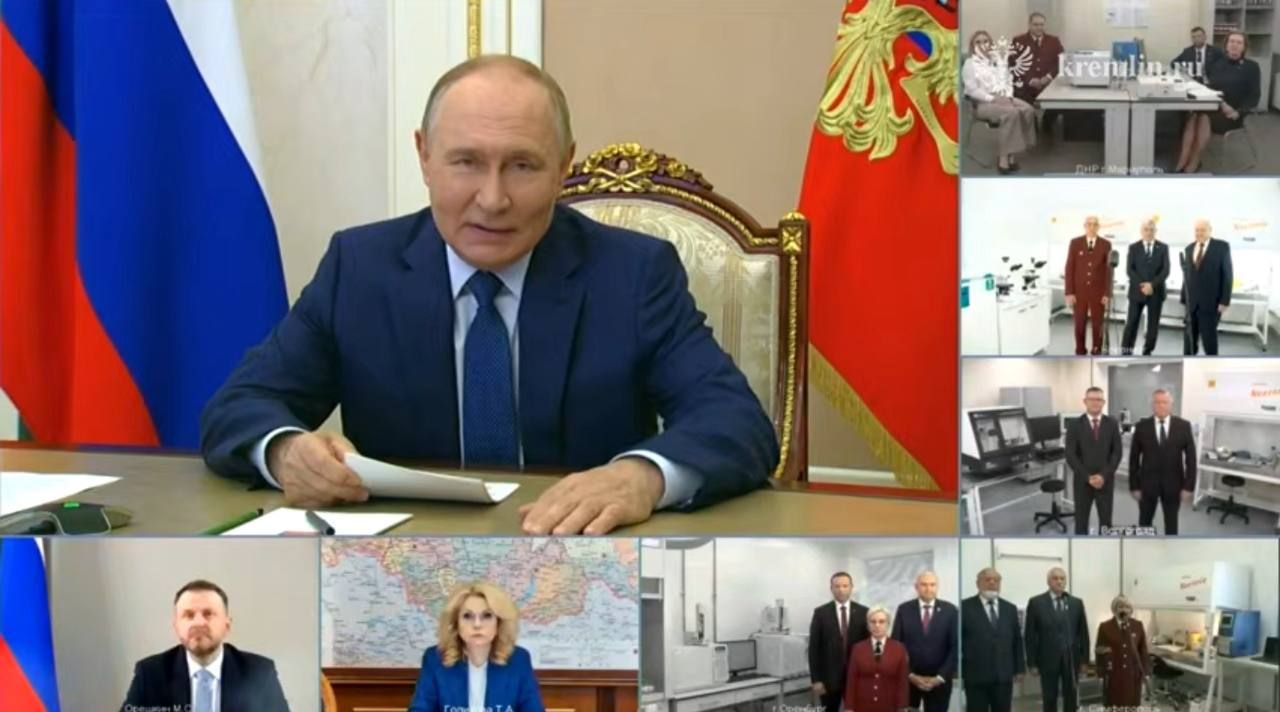 Новый лабораторный комплекс запустили в Оренбурге В Оренбургской области открыли новый лабораторный корпус Федеральной службы по надзору в сфере защиты прав потребителей и благополучия человека Церемония запуска была проведена дистанционно с участием Президента Владимира Путина Новейшая лаборатория оснащена инновационным оборудованием последнего поколения За счёт этого расширен спектр исследований Это значительно сократит сроки получения результатов лабораторных тестов что обеспечит своевременное назначение терапии пациентам Кроме того региональные производители продукции получат новые преимущества проверка качества товаров теперь будет в Оренбурге что позволит снизить издержки на транспортировку образцов и упростит контроль качества выпускаемых продуктов gtrkorenburg