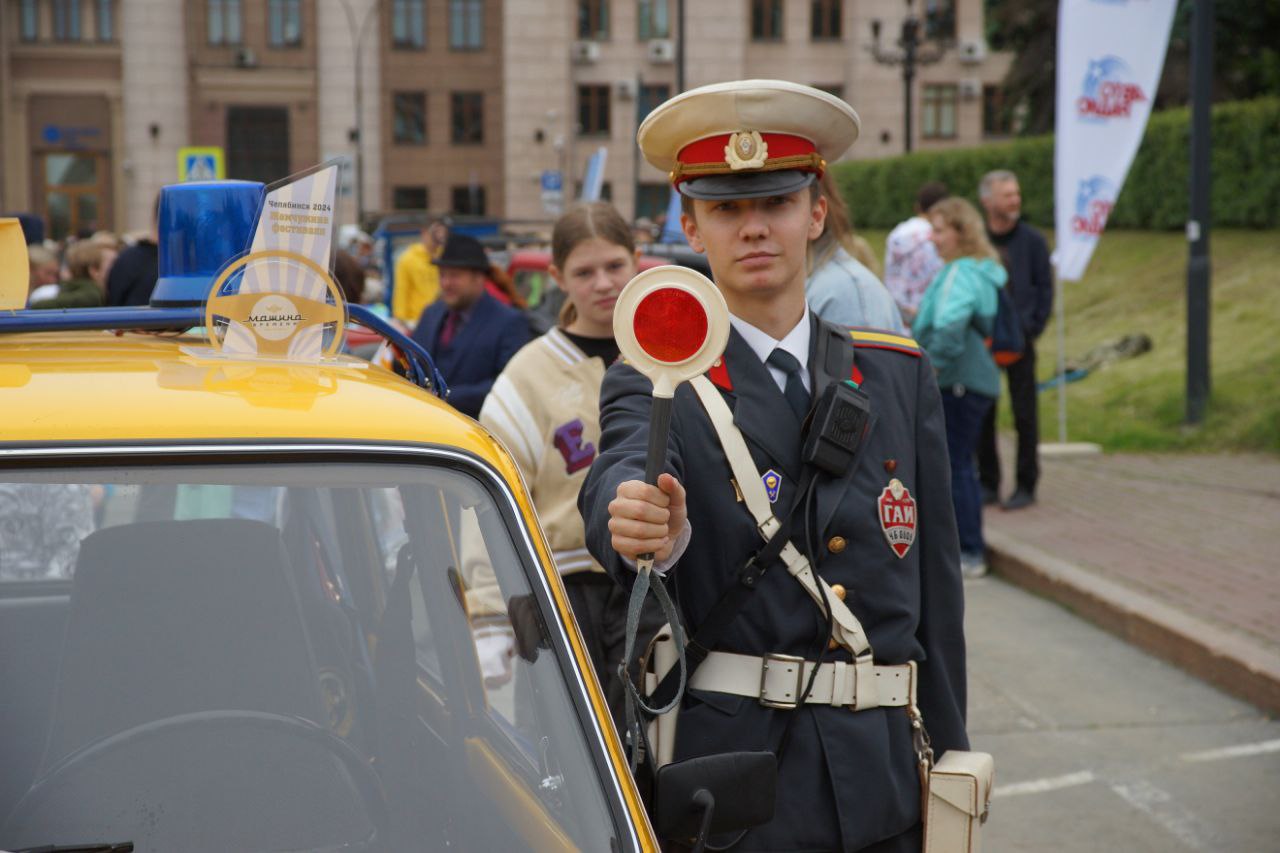 В ГАИ рассказали что тайно следят за челябинским общественным транспортом   gubernia74 ru articles news 1136583 Шесть нарушений за одну поездку совершил водитель автобусного маршрута 22А на этой неделе Выявить это смогли во время тайной проверки Оказалось что Госавтоинспекция регулярно проводит скрытый контроль на дорогах Челябинска Мы узнали как он ведется   t me chgub