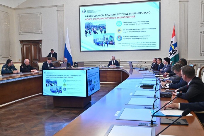 Глава минспорта Новосибирской области Сергей Ахапов на оперсовещании 9 февраля представил доклад о спортивных мероприятиях которые планируется провести в регионе в 2026 году В их числе девять международных событий и более сотни всероссийских а общее число приблизилось к 1200 В нынешнем году Новосибирская область примет чемпионаты России по гиревому спорту кендо спортивной борьбе в дисциплине грэпплинг роллер спорту а также финал Кубка России по стрельбе из лука в дисциплине 3Д Помимо этого в регионе пройдут Всероссийские соревнования по зимним видам спорта Игры спортсменов любителей а также первенство России по сноуборду и фристайлу Популярные спортивные мероприятия вроде Сибирского фестиваля бега Дня физкультурника и Кросса нации также вошли в годовую программу На протяжении 2026 го в области будет проводиться 9 международных спортивных турниров в списке волейбольный Кубок Дружбы U14 Кубок Успеха каратэ молодежный турнир по хоккею с шайбой среди команд РФ Казахстана и Беларуси а также соревнования по планерному спорту турниры по греко римской борьбе киокусинкай Ближе к концу году состоятся международные соревнования по спортивной гимнастике и биатлону Общее число запланированных на год спортивных мероприятий 1171 сообщил глава профильного министерства Подробнее по ссылке