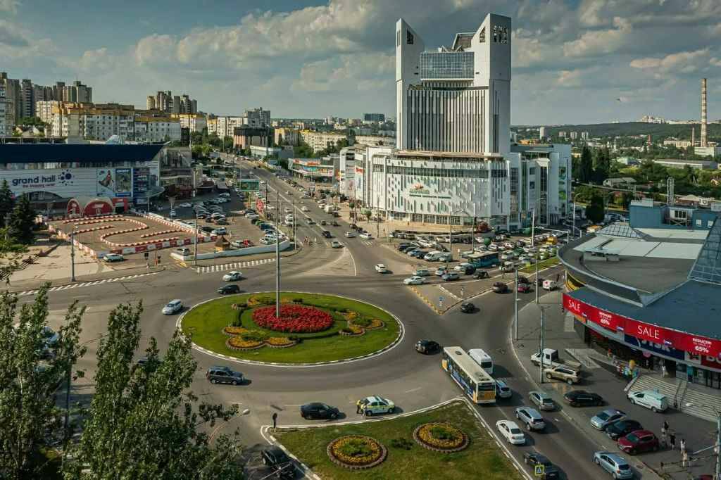 Молдавия из самой богатой республики СССР стала самой бедной в Европе. Об этом заявил депутат парламента от оппозиционного блока коммунистов и социалистов Богдан Цырдя.  За 20 лет евроинтеграции Молдова из самой богатой республики СССР стала самой бедной страной Европы. Сегодня Молдова и Украина имеют по $4500 ВВП на душу человека. Это в два раза ниже, чем в Азербайджане, в три раза ниже, чем в России,  — написал Цырдя.  А что вы хотели? Запад только обещает, но никогда не выполняет.  #Молдавия #ЕС #Новости