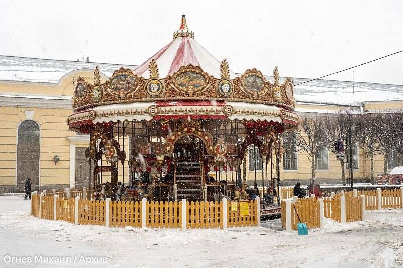 Рождественскую ярмарку в Петербурге оформят в русском стиле Она пройдет в тех же локациях что и год назад на Малой Садовой улице Кленовой улице Манежной площади Дворцовой площади и Московской площади Стоимость также будет почти как и в прошлом году 267 млн рублей Если площадка на Московской площади сразу была оформлена в стилистике сказок Пушкина то теперь и на площадке в центре города мы хотим уйти от облика европейского городка в русский стиль отметил глава комитета по промышленной политике инновациям и торговле Александр Ситов   t me spb danger