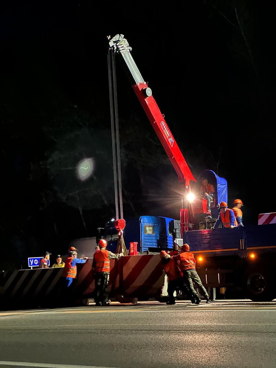 Половину моста через Уршак в районе Булгаково закрыли на ремонт до середины августа. Будут пробки. Планируете поездки заранее. Фото - от читателя.