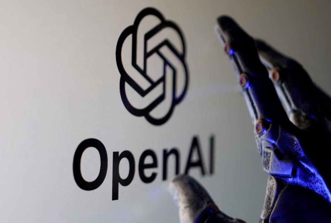 У разработчика ChatGPT сорвалась крупнейшая сделка в истории компании Сделка OpenAI по покупке разработчика редактора кода Windsurf сорвалась так как его глава и сооснователь неожиданно ушли в конкурирующую Google DeepMind. Там они подключатся к работе над Gemini и инструментами для агентного кодинга. OpenAI планировала купить Windsurf за $3 млрд. Подробнее