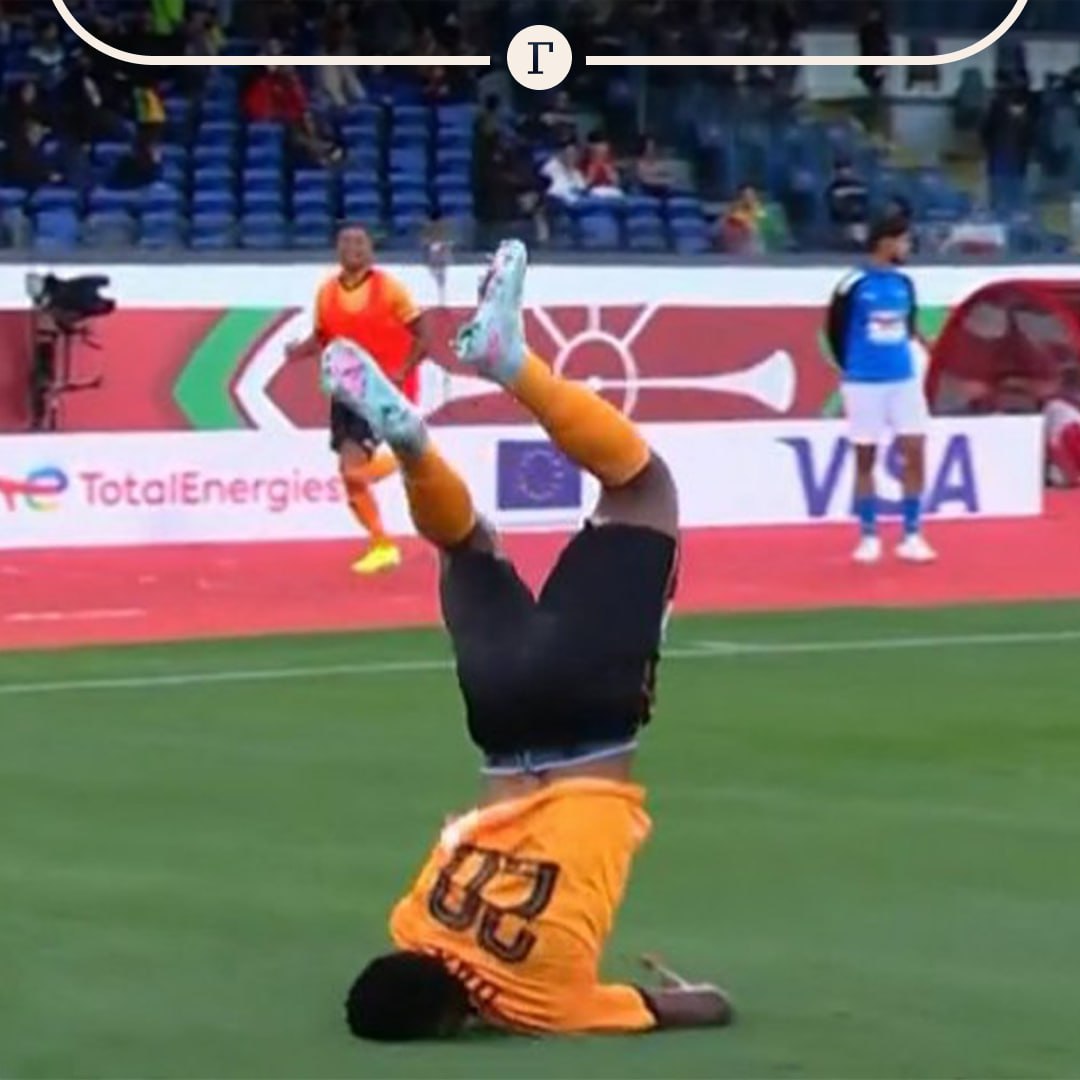 Футболист едва не сломал шею при праздновании гола Нападающий сборной Замбии Патсон Дака сравнял счет в матче с командой Мали на 90 й минуте первого тура Кубка африканских наций Спортсмен так обрадовался что его команда больше не проигрывает что решил сделать сальто Однако Дака не докрутил трюк и приземлился на шею По данным СМИ обошлось без серьезных травм и жизни футболиста ничто не угрожает   Читайте Газету Ru в MAX