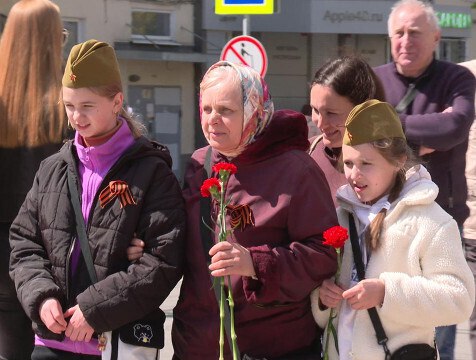 Более 50 тысяч калужан и гостей города посетили мероприятия в День Победы В Калуге подвели итоги прошедших майских праздников. Большее внимание уделили Дню Победы. Как рассказал Дмитрий Денисов, 9 мая городские мероприятия посетили 50 тысяч калужан и гостей города.