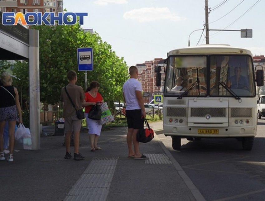 Краснодарский край и ЛНР связал новый автобусный маршрут С 25 августа запланирован запуск регулярных пассажирских рейсов которые соединят города Стаханов и Темрюк Автобусы будут курсировать ежедневно Уже есть расписание их работы но лучше уточнять информацию на сайтах автовокзалов Блокнот в МAХ Подпишись
