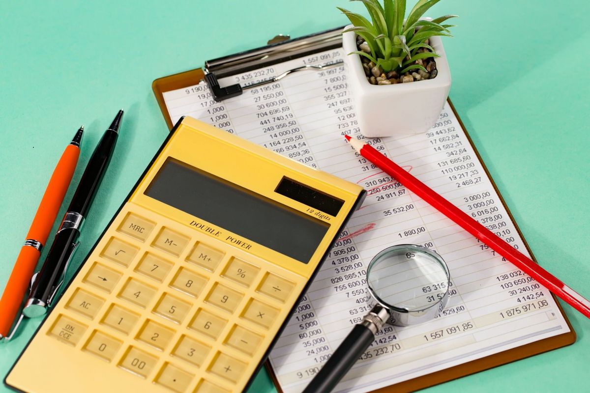 ФСБУ по бухотчетности скорректировали В ФСБУ 4 2023 Бухгалтерская финансовая отчетность внесены изменения Обновленная версия стандарта вступит в силу с 16 12 2025 Среди прочего уточняется одно из условий когда актив считают оборотным Кроме того скорректированы названия некоторых кодов показателей бухотчетности ℹ Источник Приказ Минфина от 07 11 2025 159н Больше новостей на сайте Главной книги