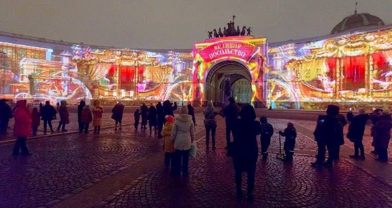 В центре, на Дворцовой, пройдет мультимедийное шоу   Мультимедийное шоу «Пушкин» пройдет 8 декабря на Дворцовой площади.   Гостей ждут представления с использованием технологии 3D - мэппинга. Их покажут на фасадах здания Главного штаба.   #Центральный_РК