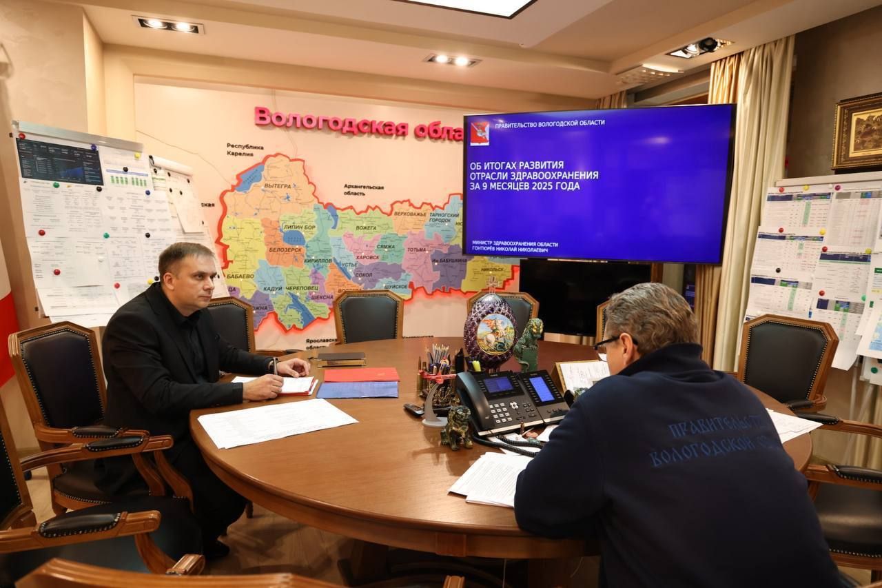 В 2025 году работать в медорганизации Вологодской области уже устроились 338 врачей И впервые приток специалистов в региональной медицине превысил отток Это значит что всё больше профессионалов выбирают Вологодскую область для своей работы карьеры и будущего рассказал по итогам профильного часа по обсуждению вопросов регионального здравоохранения губернатор Георгий Филимонов Кроме врачей на Вологодчину приезжают работать также медсестры и фельдшеры 494 специалиста среднего медицинского персонала устроились на работу в этом году Глава региона подчеркнул что проведена проверка тех медорганизаций где пациенты жаловались что не могут записаться на прием к врачам специалистам Каждое такое обращение отрабатывается отдельно