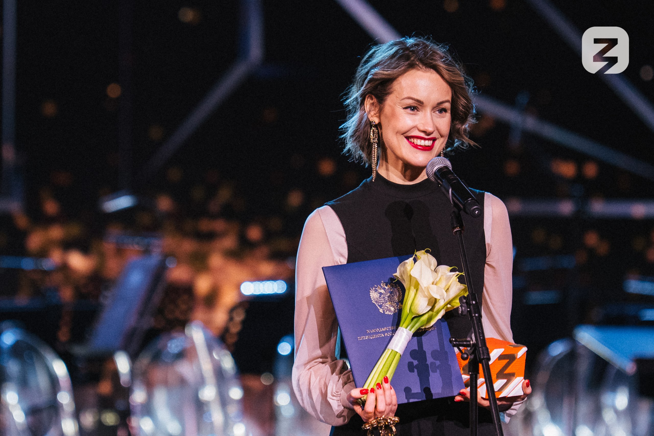 Объявлены номинанты пятого сезона Знание Премия Общество Знание анонсировало шорт лист главной просветительской награды страны В ноябре номинанты представят свою просветительскую деятельность Почетному жюри в Москве Самый высокий конкурс в номинации Обучение и наставничество 476 просветителей на место в шорт листе Среди проектов в номинации За вклад в сохранение памяти о подвигах защитников Отечества 282 заявки на место Впервые за историю награды Иностранный просветитель номинированы участники из Швейцарии Италии и Чехии Францию представляет финансист и общественный деятель Пьер де Голль внук экс президента Франции Шарля де Голля Знание Премия главная просветительская награда страны которая была учреждена Российским обществом Знание в 2021 году Номинанты прошлых лет участвовали во встрече с Президентом России выступали на крупных просветительских площадках страны Телерадиокомпания Звезда выступает информационным партнером юбилейного сезона Премии Знание