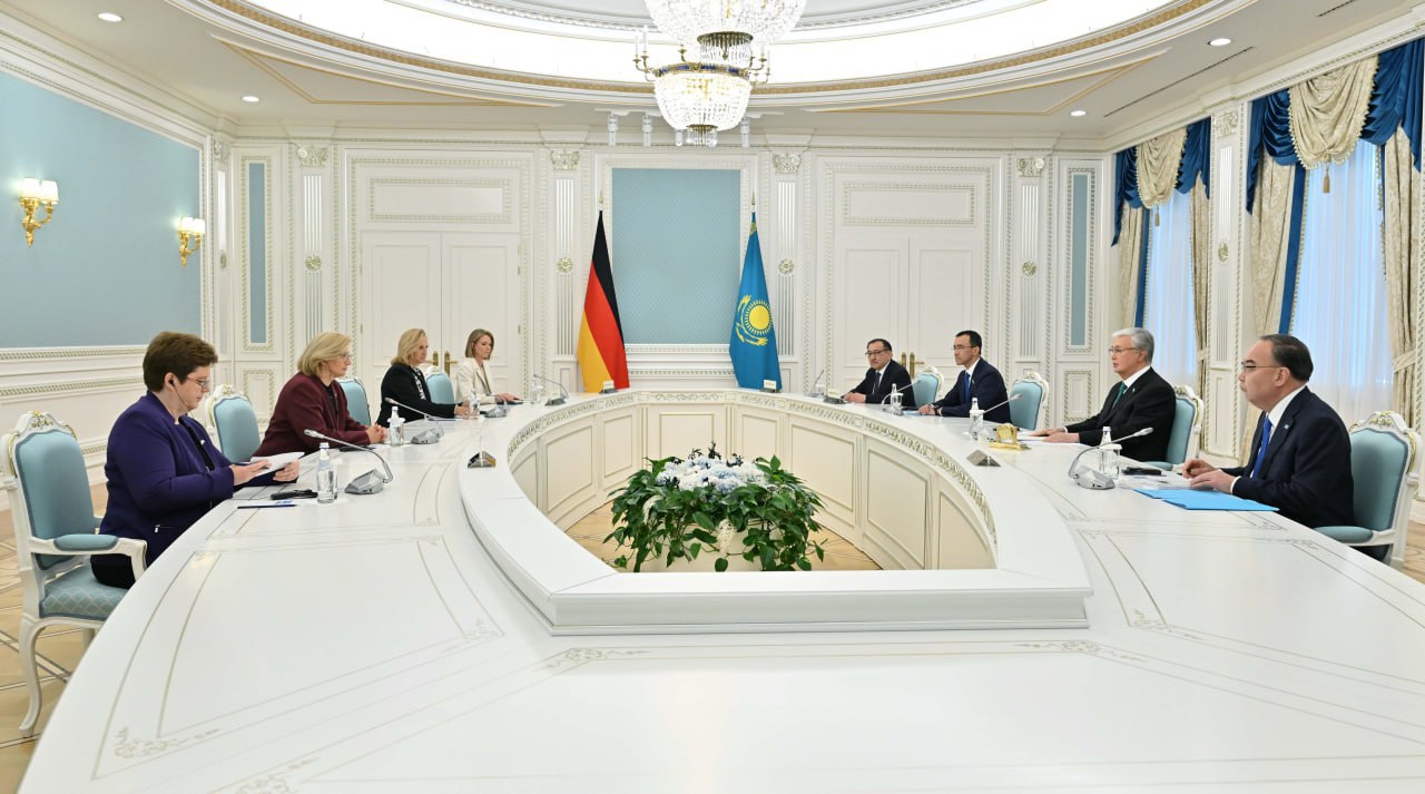 Токаев принял президента Бундесрата Германии   Президент Казахстана рассказал Анке Релингер о реформах в правоохранительной и судебной системах страны.