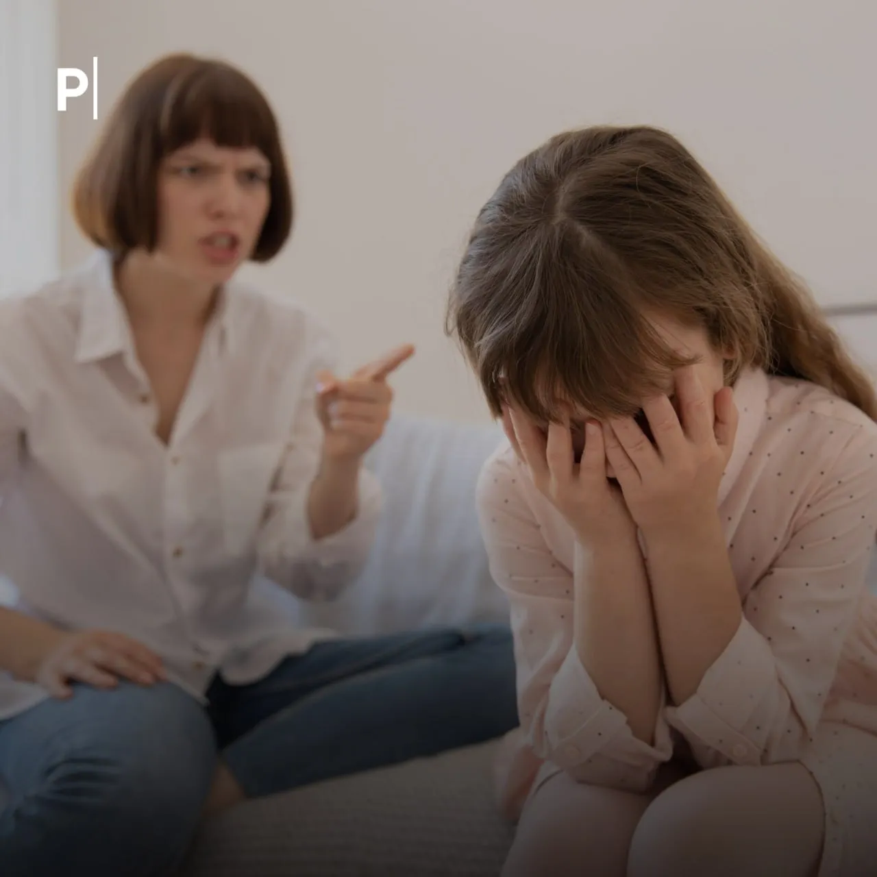 Родителей которые матерятся на своих детей могут оштрафовать на 10 тыс руб По словам экспертов такой поступок попадает под статью об оскорблении человека выраженном в неприличной форме А за регулярную ругань родителей могут наказать за неисполнение обязанностей по воспитанию и посадить в тюрьму на три года Ребенок плачет а взрослый человек вместо того чтобы успокоить обрушивает на него поток нецензурной брани унижает его криком Это не воспитание это надругательство над детской психикой И такие взрослые должны знать закон на стороне ребенка сказал депутат Брянской областной Думы Михаил Иванов в разговоре с Газетой ru материться на детей нельзя Подписывайтесь на PostNews в MAX