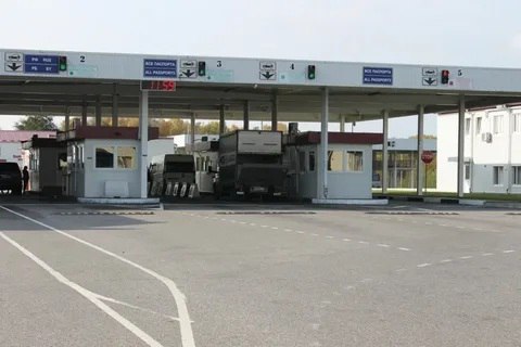 Глава Федеральной таможенной службы нашёл, где взять дополнительно 300 млрд. рублей за 5 лет.   По словам главы ведомства Валерия Пикалева, недобросовестный бизнес занижает таможенную стоимость товаров «в десятки раз»:  Усиление контроля в этом направлении «по скромным подсчетам» принесет в бюджет ₽300 млрд за пять лет.