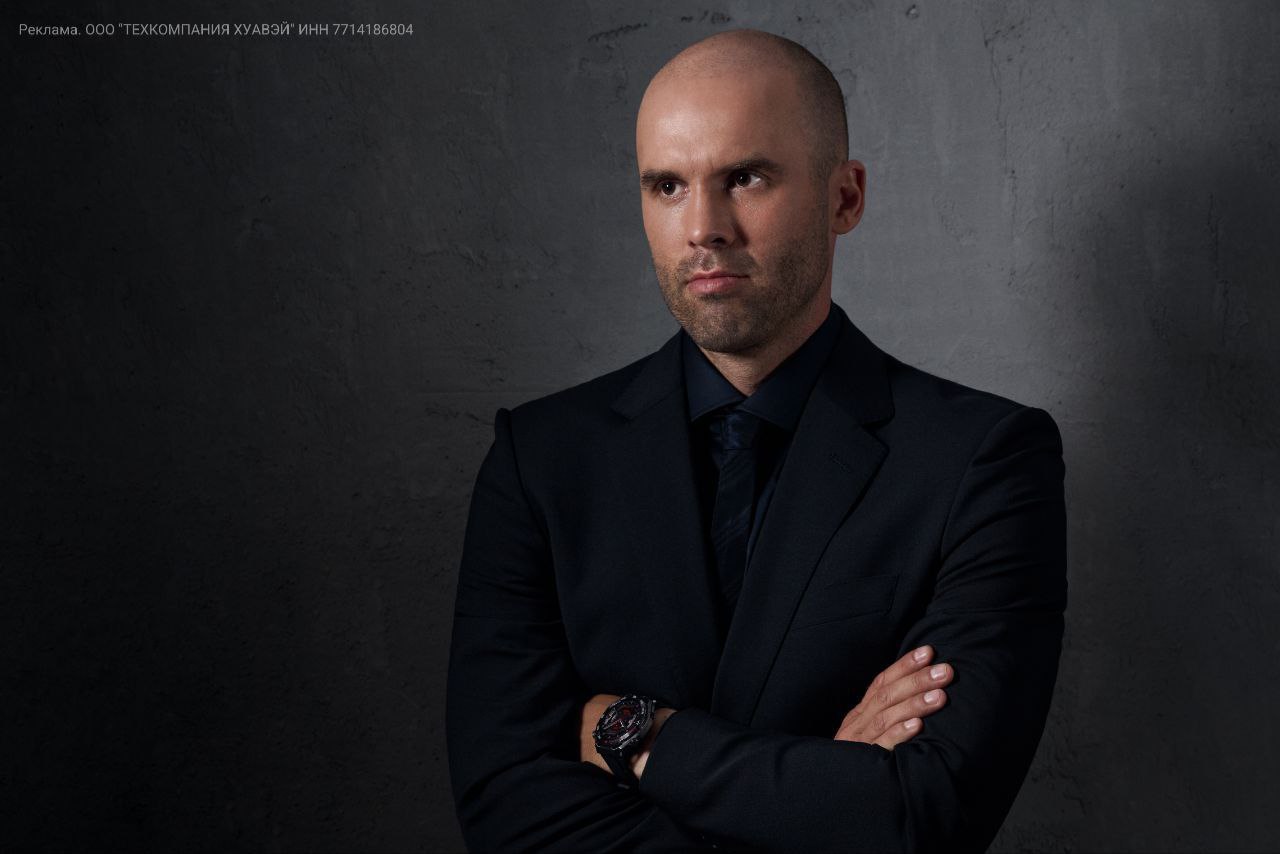 Для тех кто не только смотрит спорт но и сам занимается им У крупных ретейлеров стартовали продажи HUAWEI WATCH Ultimate 2 Ставить новые рекорды помогают профессиональные режимы тренировок на открытом воздухе система X TAP следит за показателями здоровья Заниматься с HUAWEI WATCH Ultimate 2 можно где угодно хоть на стадионе хоть в горах хоть под водой Режим дайвинга позволяющий погружаться на глубину до 150 метров и поддерживать подводную связь уже протестировал чемпион мира Алексей Молчанов Мне нравится сам тренировочный процесс нравится когда он хорошо организован Когда получаешь удовольствие от фиксации успеха в моменте ежедневного еженедельного а не только от итогового рекорда