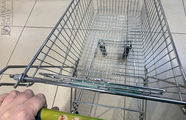 В Бурятии продавали очень нехорошие пельмени с опасными бактериями    В 20 торговых точках в Бурятии обнаружили опасные пельмени под названием «Фирменный рецепт» торговой марки «Для любимых мужчин», всего – 475 килограммов. Их изготовили 23 февраля. В управление Россельхознадзора по Иркутской области и Бурятии из Сибирского межрегионального управления Россельхознадзора поступила информация, что в этой партии полуфабрикатов нашли бактерии Listeria monocytogenes.  Сотрудники надзорного ведомства проанализировали сведения, содержащихся в федеральной государственной информационной системе «Меркурий», и выяснили, что новосибирские пельмени поступали в магазины республики с 28 февраля по 19 мая. Производственные сертификаты на продукцию аннулировали и изъяли её из продажи.  Кстати, именно от листериоза, который вызывают бактерии Listeria monocytogenes, в апреле погибли два ещё нерождённых малыша