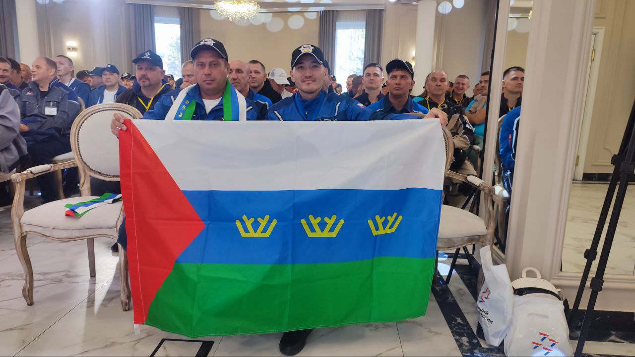Тюменцы участвуют в финале Всероссийского конкурса профессионального мастерства Лучший по профессии Состязание проходит в Новочебоксарске с 20 по 22 августа в рамках масштабного федерального проекта Человек труда национального проекта Кадры Тюменскую область представляют сотрудник Тюменской домостроительной компании Михаил Журавлев номинация Машинист бульдозера сотрудник филиала АО Мостострой 11 территориальной фирмы Мостоотряд 36 Ермек Жайсамбаев номинация Машинист экскаватора Победители и призеры федеральных этапов конкурса получат денежные поощрения за первое место 1 000 000 рублей второе место 500 000 рублей и третье 300 000 рублей Церемония награждения состоится в декабре в Москве Департамент труда и занятости населения Тюменской области