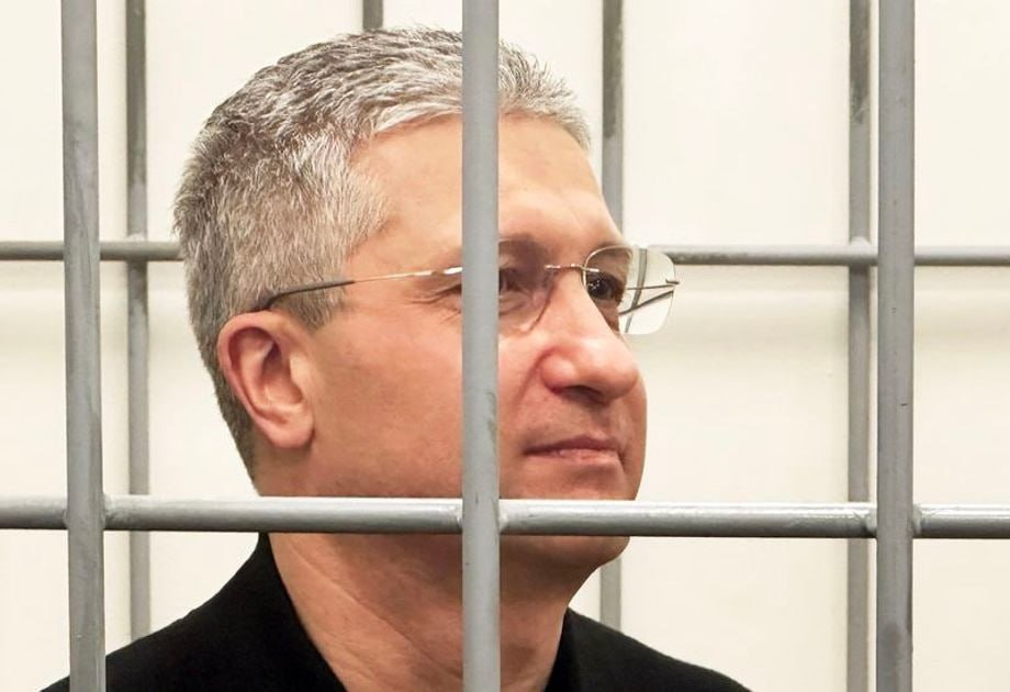 Экс замминистра обороны Иванова собираются лишить имущества Прокуратура просит конфисковать у проворовавшегося чиновника его имущество В суд поступил иск прокуратуры об обращении в доход государства движимого и недвижимого имущества Иванова Т В Сообщается что иск ещё не принят к рассмотрению дата заседания не объявлена  Иванова арестовали 23 апреля 2024 года по подозрению в коррупции В отношении офицера были возбуждены два уголовных дела Выступая с последним словом он отметил что готов принять приговор однако отрицал причастность к растрате при закупке паромов и выводу свыше 3 9 млрд рублей из банка Интеркоммерц По итогам процесса суд приговорил его к 13 годам лишения свободы Осташко Важное подпишись