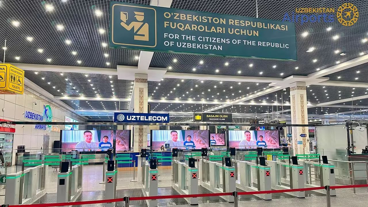 В зале прилета аэропорта Ташкента запущена система паспортного контроля E Gate Система предусматривает автоматизированную проверку паспорта и распознавание лица после чего турникет открывается автоматически Весь процесс занимает 15 20 секунд   uznews uz ru news 104813 uznews