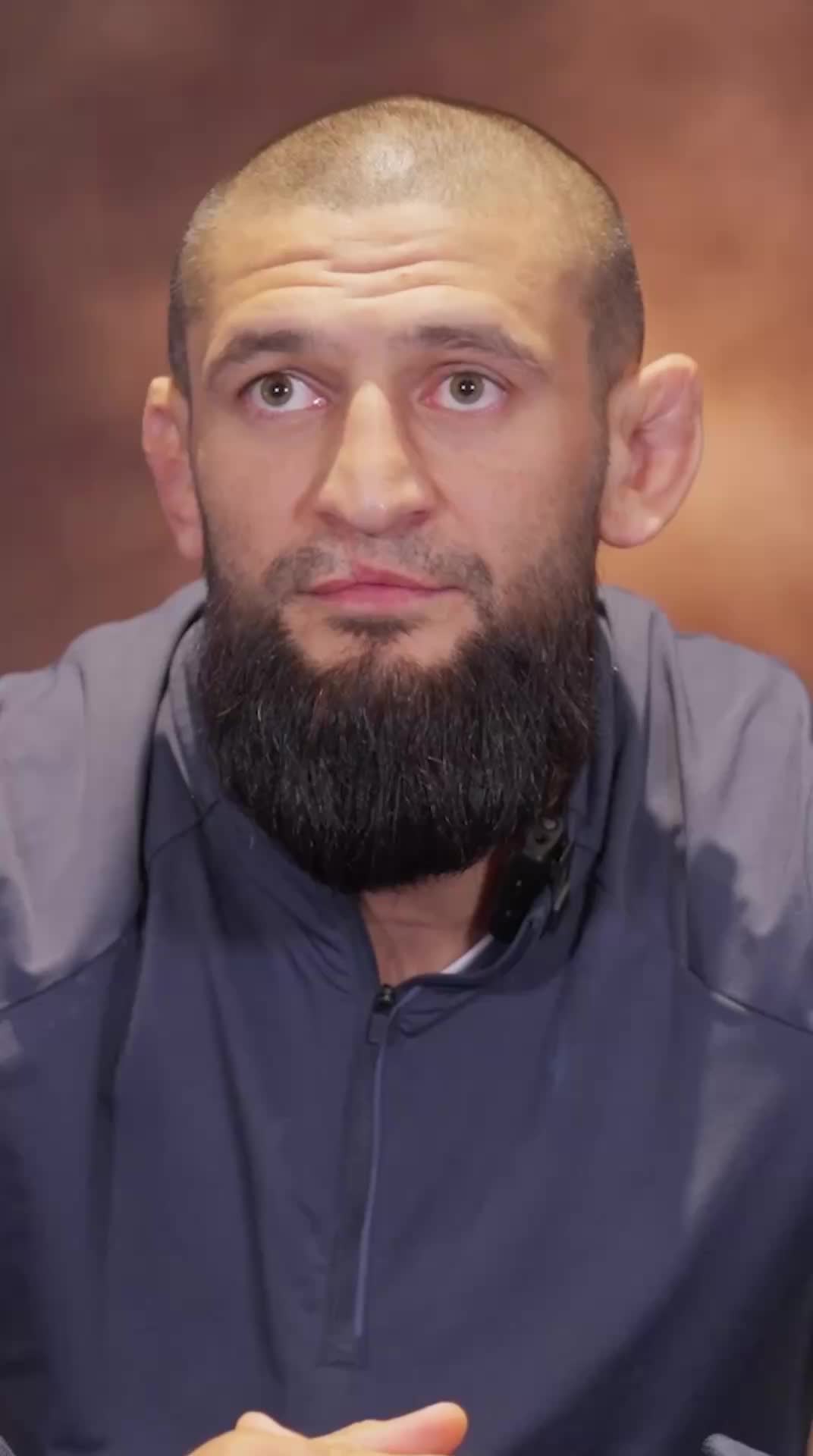 Хамзат Чимаев завоевывает титул чемпиона UFC в среднем весе