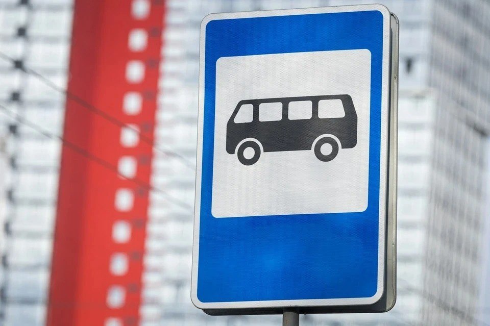 Разгрузка проблемного участка в Челябинске остановку на Шершневском кольце заменят двумя новыми С 8 ноября в Челябинске изменится схема движения общественного транспорта на Шершневском кольце Существующую остановку ликвидируют в рамках реконструкции около плотины чтобы разгрузить проблемный участок Вместо старой остановки появятся две новые Со стороны поселков Западный и Пригородный оборудуют остановку ул Лыжных батальонов для маршрута 136к Для движения со стороны северо запада появится остановка пос Шершни где будут останавливаться автобусы 2 3 23 и 26 Также будет ликвидирован пешеходный переход по улице Лыжных батальонов вблизи новой остановки Администрация города просит пассажиров учитывать изменения при планировании поездок Подписаться на chelkp