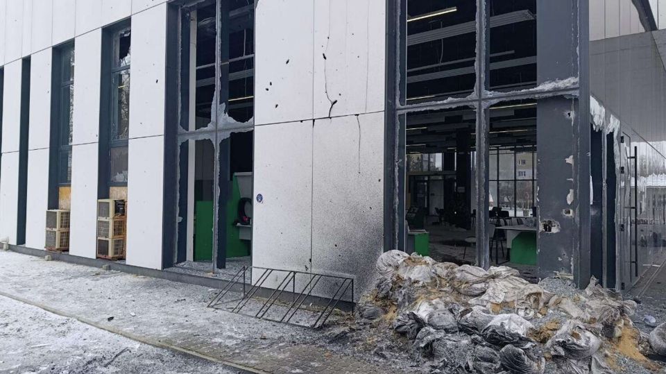 Войска НАТО на Украине и удар по Новой Каховке главное за день СИМФЕРОПОЛЬ 3 фев РИА Новости Крым При ударе по Новой Каховке погибли трое мирных жителей и пятеро пострадали Генсек ООН Марк Рютте заявил что как только будет заключено мирное соглашение на Украине появятся вооруженные силы тех членов НАТО которые на это согласятся Париж и Москва ведут переговоры о контактах лидеров двух стран Президент РФ Владимир Путин заявил что инфляция в России по итогам 2026 года должна снизиться до 5 процентов Суд в Петербурге арестовал 38 летнего мужчину по обвинению в убийстве 9 летнего мальчика После землетрясения в Крыму зафиксирован афтершок в Азовском море В Крыму 4 февраля отменяют полный переход на безналичный расчет в общественном транспорте О главных событиях и заявлениях дня в под Подробнее