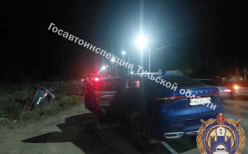 Под Тулой водитель HAVAL не уступил дорогу и устроил ДТП. На 19-м километре автодороги Тула — Яковлево — Алешня 16 мая произошла жесткая авария. Как сообщает региональная Госавтоинспекция, 41-летний водитель HAVAL при повороте налево не предоставил преимущества автомобилю Nissan Terrano под управлением 63-летнего мужчины. В результате столкновения последний пострадал: мужчина получил различные травмы и после оказания медицинской помощи был отпущен. Источник Тульская пресса