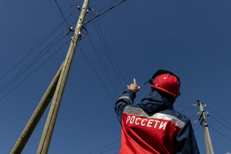 Электроснабжение челябинского метротрама стало приоритетным проектом для «Россетей»  Об этом на встрече с губернатором сообщил генеральный директор ПАО «Россети» Андрей Рюмин.  В списке приоритетов первым он назвал электроснабжение челябинского метротрамвая, инфраструктура для которого уже создается. Вторым Андрей Рюмин отметил межвузовский кампус мирового уровня, который тоже нуждается в надежном обеспечении энергией.  Он также заявил, что в последние несколько лет одними из основных в Челябинской области были вопросы электроснабжения столицы региона и ее пригородов, особенно густонаселенных Копейска и Сосновского района.   «Серьезно модернизировали систему управления сетями, ввели новые мощности. Планируем в этом году обеспечить финансирование инвестиционной программы в регионе в объеме 5 млрд рублей», – отметил Андрей Рюмин.