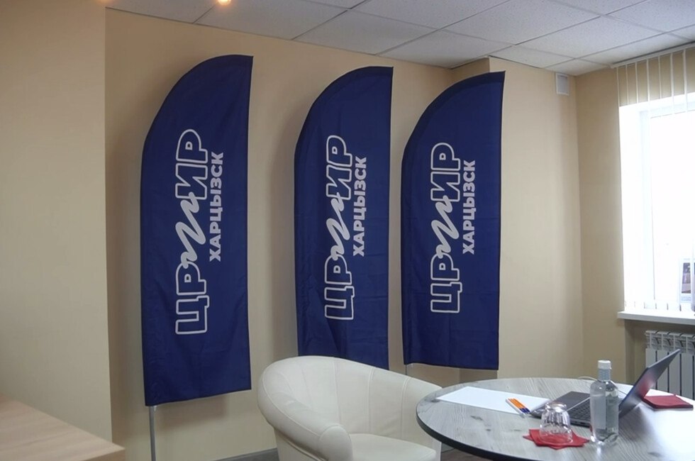 Новый молодежный центр открылся в Харцызске и станет локомотивом туризма в ДНР молодежь Обновленное пространство площадью более 500 квадратных метров оснащено всем необходимым для реализации молодежных инициатив Подробности об открытии и планах развития центра сообщил врио министра молодежной политики ДНР Денис Шимановский Читать полностью Скриншот из тг канала Дениса Шимановского  Подпишись на нас в MAX