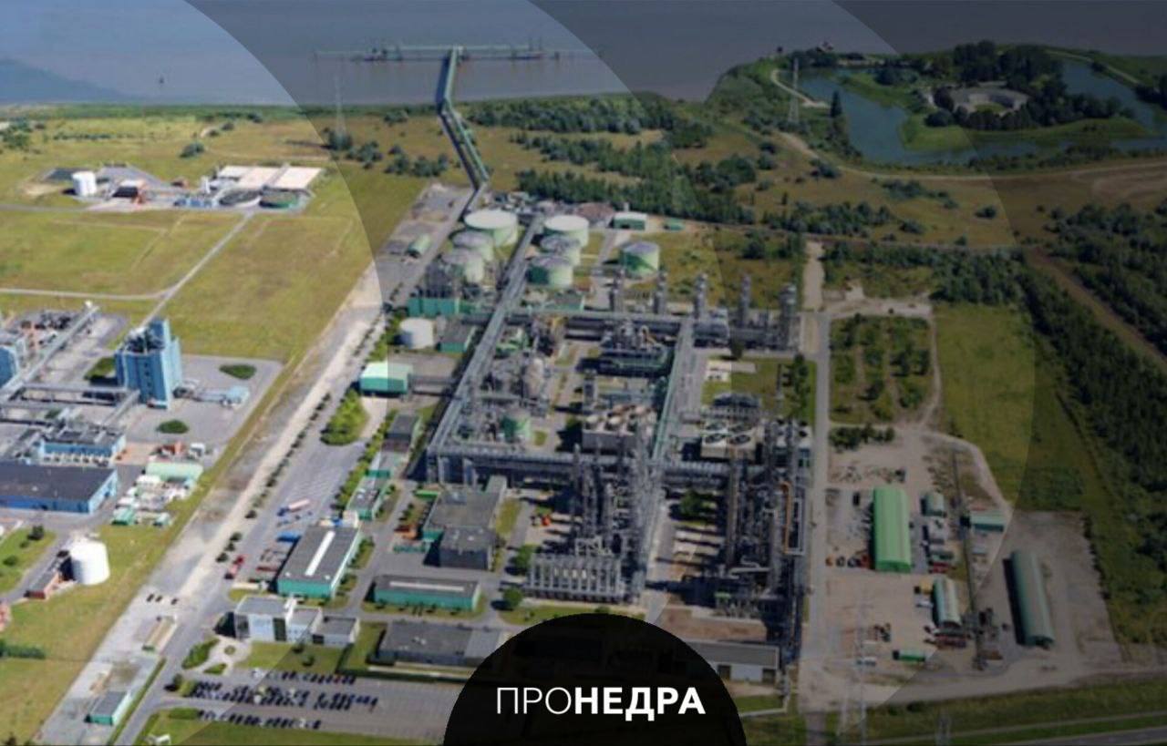 INEOS Phenol закроет завод в Германии из-за высоких цен на газ Крупнейший мировой производитель фенола и ацетона INEOS Phenol сообщил о намерении прекратить работу завода в немецком Гладбеке. Причиной такого решения стали высокие цены на энергоносители, сделавшие продукцию неконкурентоспособной на фоне импорта из Китая, говорится в пресс-релизе компании. Кроме этого, новая налоговая политика ЕС также создает сложности для дальнейшего ведения бизнеса на предприятии, основанного в 1954 году. В INEOS Phenol называют такую налоговую политику - деиндустриализацией Европы. Закрытие затронет 279 сотрудников и более 1500 рабочих мест в смежных отраслях. Дата закрытия будет объявлена позже. Пронедра/Подписывайся