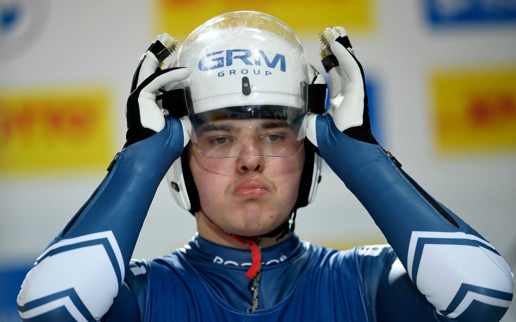 МОК допустил на Олимпиаду еще четырех российских спортсменов Международный олимпийский комитет МОК направил российским горнолыжникам Юлии Плешковой и Семену Ефимову а также саночникам Павлу Репилову и Дарье Олесик приглашение выступить на Олимпиаде в Италии в нейтральном статусе сообщается на сайте организации Для участия в Играх им нужно принять приглашение Для поездки на Игры россияне должны пройти отбор и проверку специальной комиссии МОК AINERP на соответствие критериям нейтрального статуса На данный момент приглашения выступить на Играх в Италии получили и приняли фигуристы Аделия Петросян и Петр Гуменник лыжники Дарья Непряева и Савелий Коростелев конькобежки Ксения Коржова и Анастасия Семенова ски альпинист Никита Филиппов а также шорт трекисты Иван Посашков и Алена Крылова Министр спорта и глава Олимпийского комитета России Михаил Дегтярев ранее говорил что в Италии выступят максимум 13 российских спортсменов Getty Images Подписаться на РБК Спорт