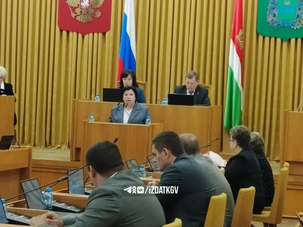 Размер выплаты контрактникам повысили в Калужской области Депутаты Заксобрания поддержали инициативу главы региона Владислава Шапши и приняли решение повысить региональную единовременную выплату гражданам поступившим на военную службу по контракту до 2 5 млн Ранее ее размер составлял 2 млн Срок предоставления выплаты с 1 по 31 мая Кроме того защитники Отечества получат федеральную выплату в размере 400 тысяч и не менее 100 тысяч от муниципалитетов Наш канал в MAX Прислать новость
