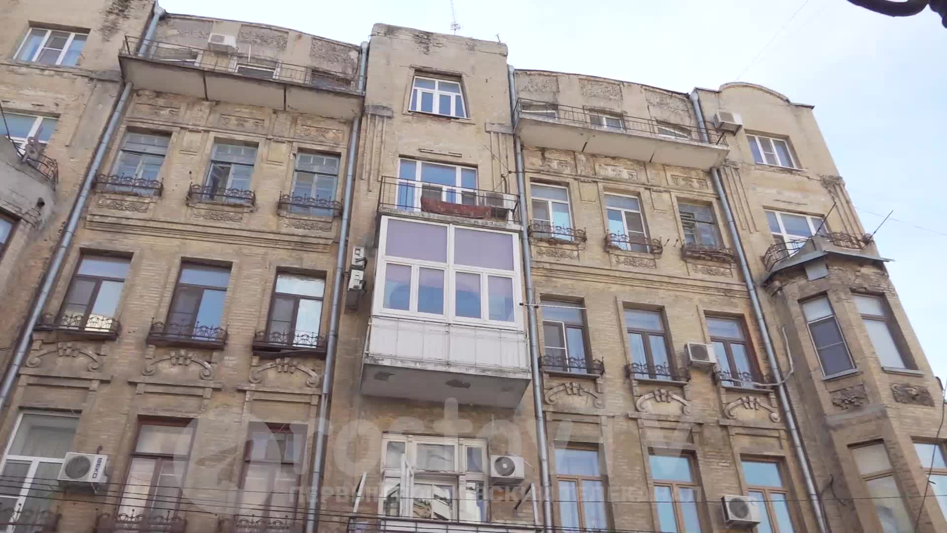 Рухнувшее здание в Жеберяй: спасатели ищут человека под завалами