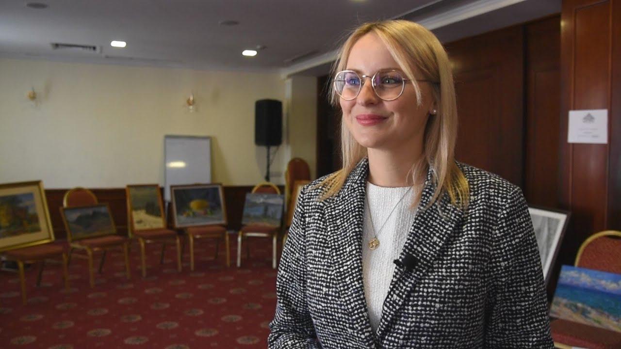 Пост министра по делам миграции в новом немецком правительстве займёт уроженка России. В правительство Мерца 33-летняя уроженка Тюменской области войдёт по квоте СДПГ. Павлик она по отцу. Девичья фамилия матери – Беккель. Когда Натали было три года семья переехала на историческую родину матери – в Германию. В 2021 году Павлик стала депутатом Бундестага. Своей целью она тогда ставила «улучшить имидж переселенцев из постсоветских стран в глазах немецкой общественности». На министерском посту Павлик, как и всё правительство Мерца, будет предаваться дикой и разнузданной русофобии. Столь характерной для сделавших карьеру в Европе уроженцев бывшего СССР. Взять в пример хотя бы нового мэра Хельсинки, который оперативно выписался из русских и провозгласил себя эльфом ингерманландцем.