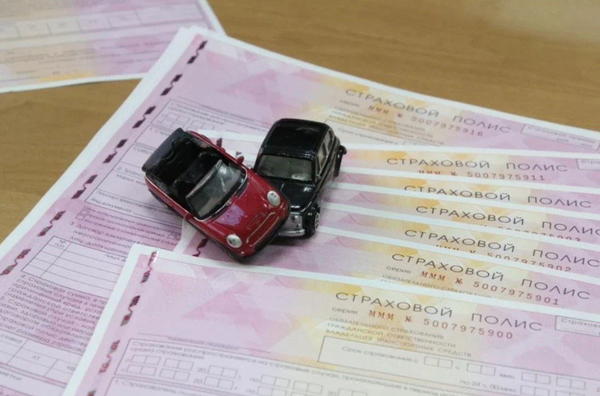 Глава ЛДПР Леонид Слуцкий направил письмо руководителю Банка России Эльвире Набиуллиной с просьбой снизить территориальный коэффициент ОСАГО в Новосибирской области Политик также выступил с предложением разработать механизм при котором стоимость полиса будет зависеть от истории конкретного автовладельца Слуцкий подчеркнул что рост тарифов ОСАГО может снизить число приобретаемых полисов бизнесом и увеличить затраты на логистику что отразится на стоимости множества товаров включая социально значимые Предложенная мера по мнению депутата поможет снизить финансовую нагрузку на граждан и компании и вернуть доверие к системе ОСАГО Напомним стоимость страхования автомобилей выросла в Новосибирской области в конце 2025 года в 2 3 раза