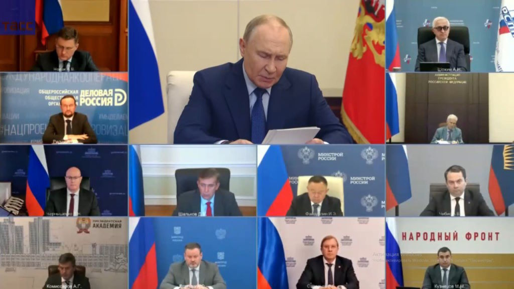 6 июня глава Бурятии Алексей Цыденов принял участие в заседании совета по стратегическому развитию и национальным проектам. Его провёл президент России Владимир Путин. На заседании дали оценки старта реализации новых национальных проектов, посмотрели их первые, текущие результаты. «Главное: президент поддержал предложение министерства финансов о выделении специального, отдельного лимита именно на реализацию мастер-планов дальневосточных и арктических городов», - сообщил Цыденов. Поставлены и новые задачи. Подробнее - по ссылке
