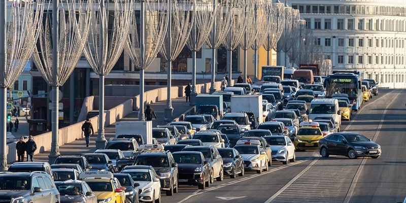 Российские водители могут лишиться прав на полтора года за намеренное сокрытие номеров автомобиля В отношении нерадивых автолюбителей скрывающих номер бумажкой или шторкой водителям грозит ред лишение прав на срок от года до полутора лет Region15 Info