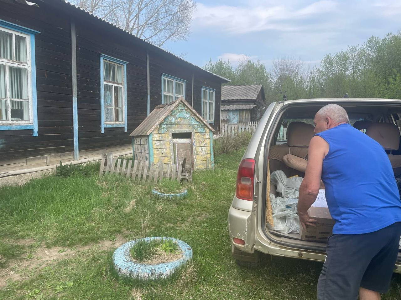 До сих пор не восстановлено транспортное сообщение с селом Березовка Чугуевского района. Населенный пункт оказался отрезан от мира после ливней 2-3 мая. На данный момент ведутся аварийно-восстановительные работы, они находятся на контроле прокуратуры. Также обеспечена доставка продуктов питания, лекарственных препаратов, а также пенсий.