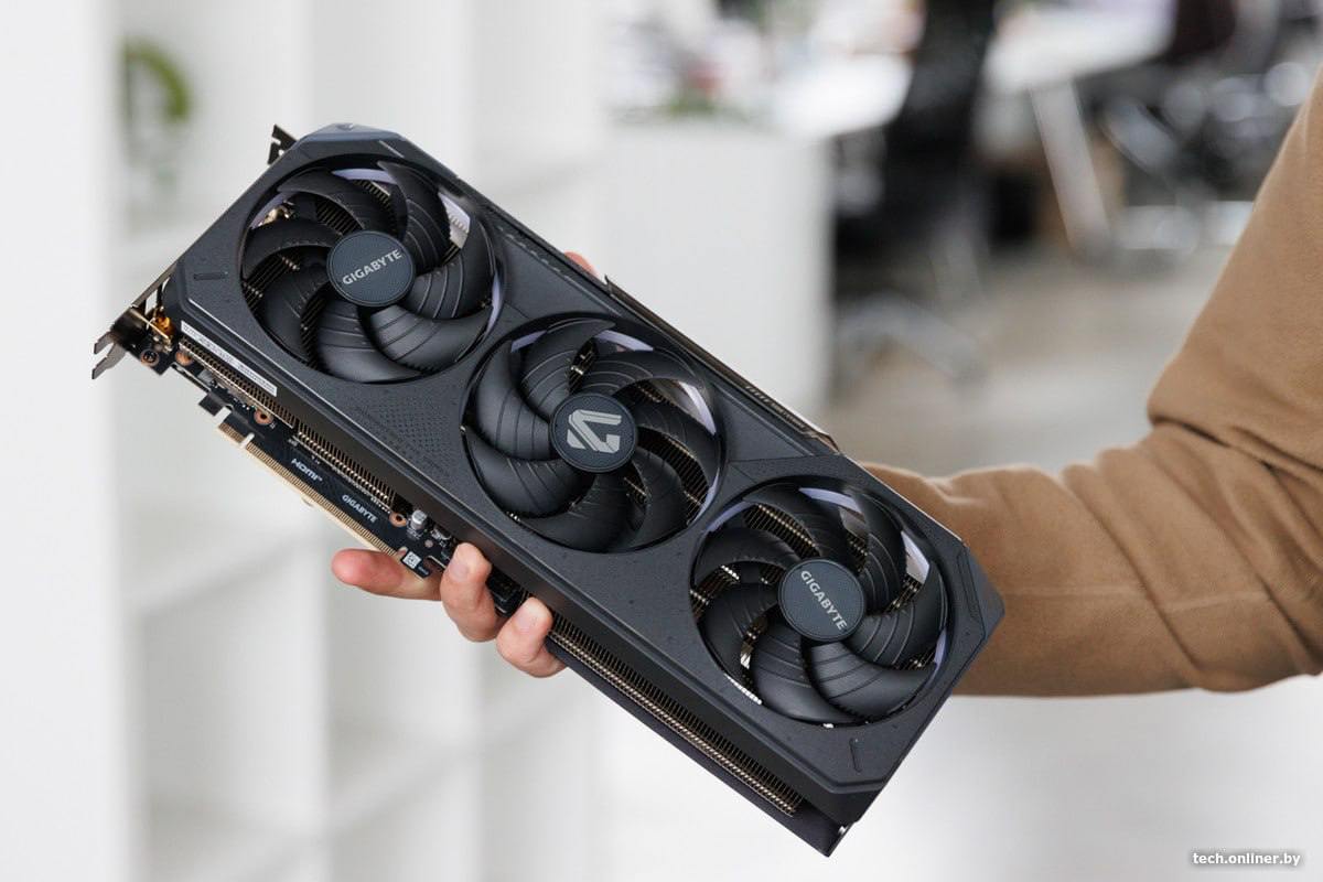 RTX 5070 — уже почти народная? Всего месяц на рынке, а RTX 5070 уже уверенно закрепилась на 4-м месте по заказам в Каталоге Onlíner. Новинки NVIDIA в целом заняли 15% всех продаж видеокарт в апреле — а ведь еще вчера только обсуждали релизы. Как распределились заказы: 1. 56% — 40-я серия RTX, все еще уверенно на коне. 2. 13% — старички из 30-й линейки. 3. 15% — 50-я серия, в том числе 5070, которая вырвалась вперед с 6,7%. Вот так выглядит топ-10 видеокарт по заказам за апрель: 1. RTX 4060 — 36,4% 2. RTX 3060 12 ГБ — 10,2% 3. RTX 4060 Ti 8 ГБ — 7,5% 4. RTX 5070 — 6,7% 5. RTX 5070 Ti — 5,4% 6. RTX 4070 — 4,6% 7. RTX 4070 Super — 3,3% 8. Radeon RX 7800 XT — 2,8% 9. RTX 4070 Ti Super — 2,4% 10. RTX 5080 — 2,4% В общем, если вы ждете знак отправиться за 5070, вот он.