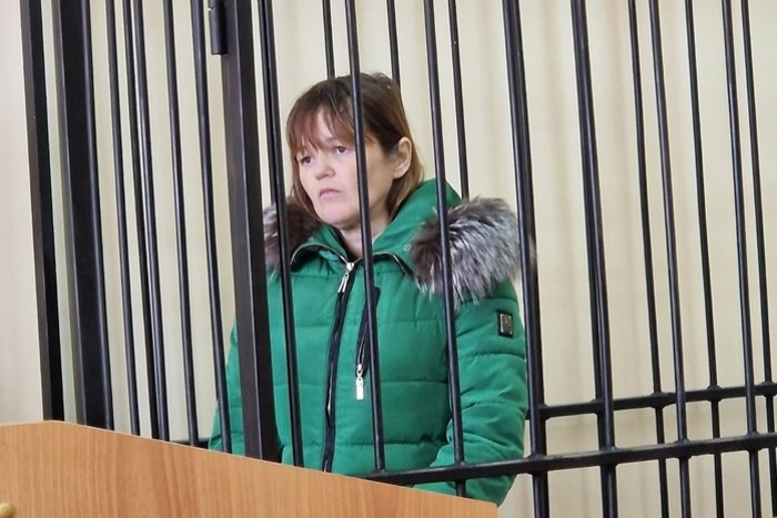 В суд передают дело женщины, оставившей младенца на скамейке у подъезда в Нижнем Тагиле В Нижнем Тагиле прокуратура утвердила обвинительное заключение и передает в суд уголовное дело местной жительницы, обвиняемой в покушении на убийство своего новорожденного ребенка. Об этом сообщили во вторник в прокуратуре Свердловской области. В совершении преступления по ч. 3 ст. 30, ст. 106 УК РФ покушение на убийство матерью новорожденного ребенка обвиняется местная жительница 1989 г. р., скрывшая от родных свою беременность. По версии следствия, в ночное время 4 марта 2025 года обвиняемая, находясь в квартире и не обращаясь за медицинской помощью, самостоятельно родила живого, жизнеспособного мальчика. Завернув ребенка в одеяло она вынесла его на улицу и положила на скамейку вблизи подъезда многоквартирного дома.