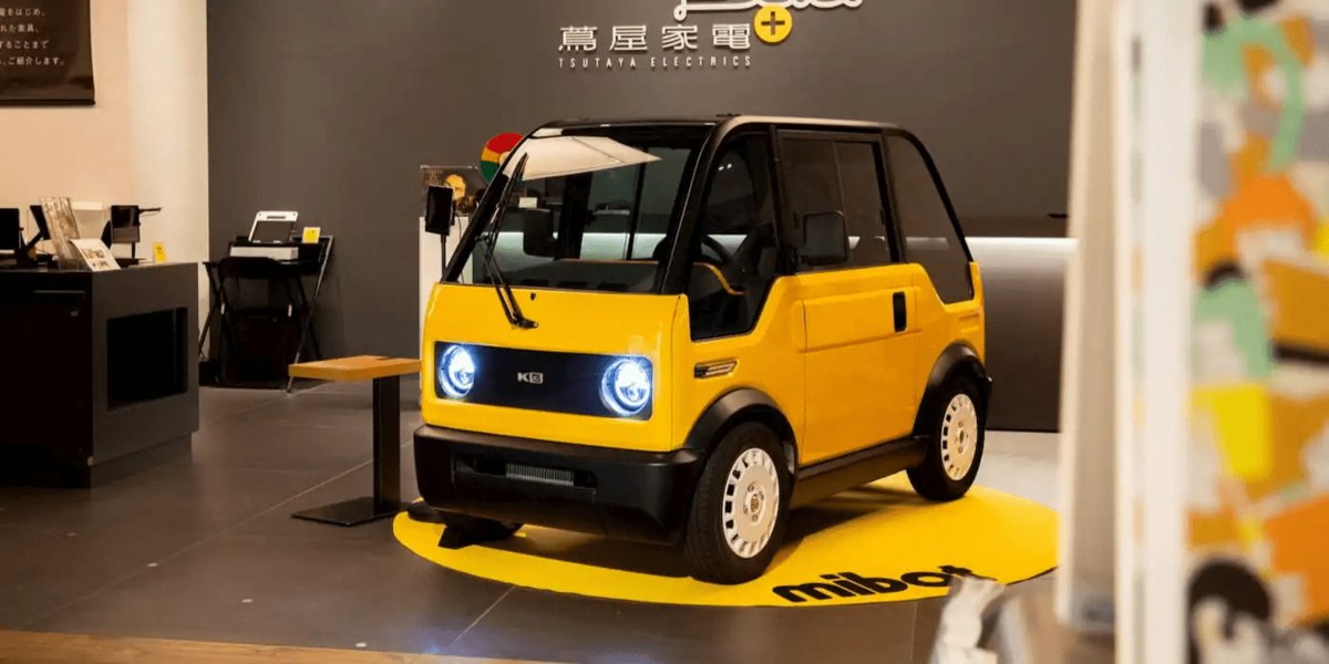 Японский стартап KG Motors представил одноместный электромобиль Mibot с запасом хода до 100 км и максимальной скоростью 60 км/ч. Его цена — $7000. По словам производителя, машина «идеально» подходит для ежедневных поездок по узким японским улицам. Компания уже собрала больше 2000 предзаказов, хотя электрокары не пользуются большой популярностью на местном рынке vc.ru/transport/2017933