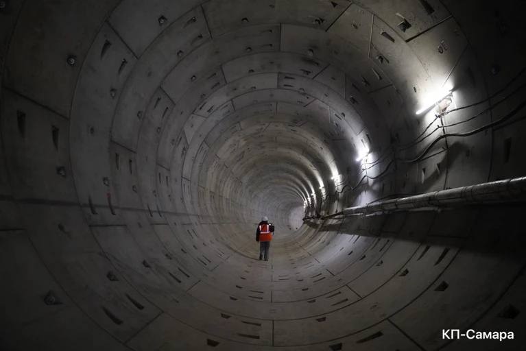 Никак не могут открыть станцию метро «Театральная» в Самаре К концу 2024 года строительство было завершено на 90%, однако в марте 2025 года возникли проблемы с документами. Как итог, сроки открытия продлили до 2027 года, сообщает «КП-Самара». «ЧП РОССИЯ 18+» - ЖЕСТЬ, ВОЙНА, НОВОСТИ! ПОДПИСАТЬСЯ